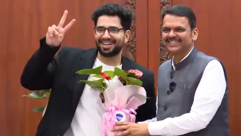 समय रैना का नया वीडियो आया, सीएम फडणवीस के सामने कॉमेडियन ने ली महाराष्ट्र पुलिस की चुटकी तो लगे ठहाके