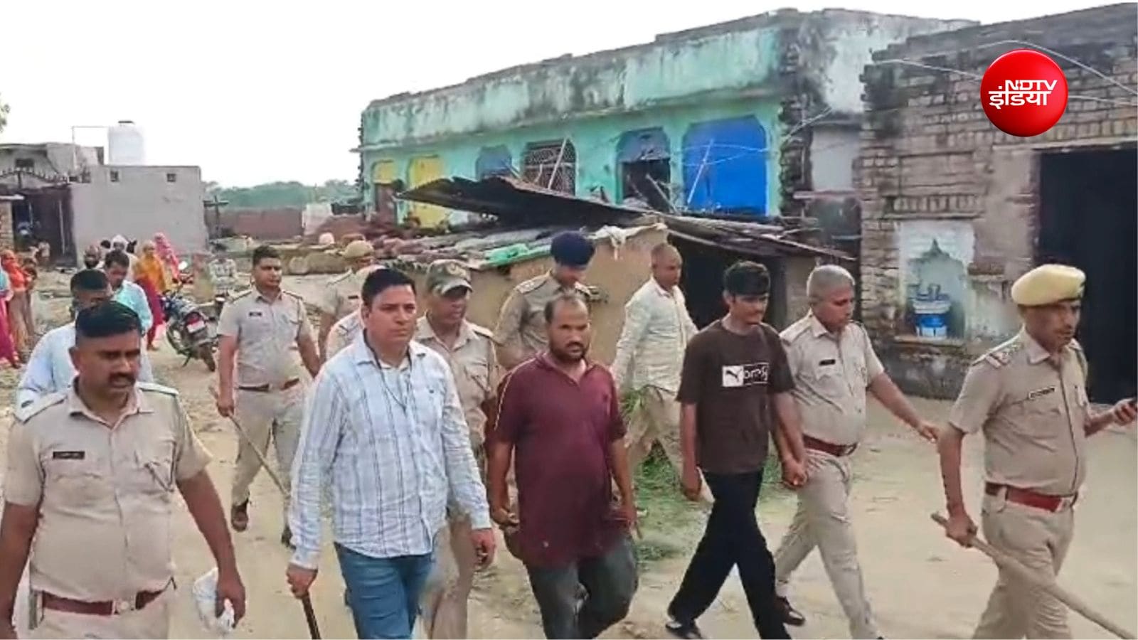 पुलिस ने 5 ठगों को गिरफ्तार किया है पुलिस ने 5 ठगों को गिरफ्तार किया है