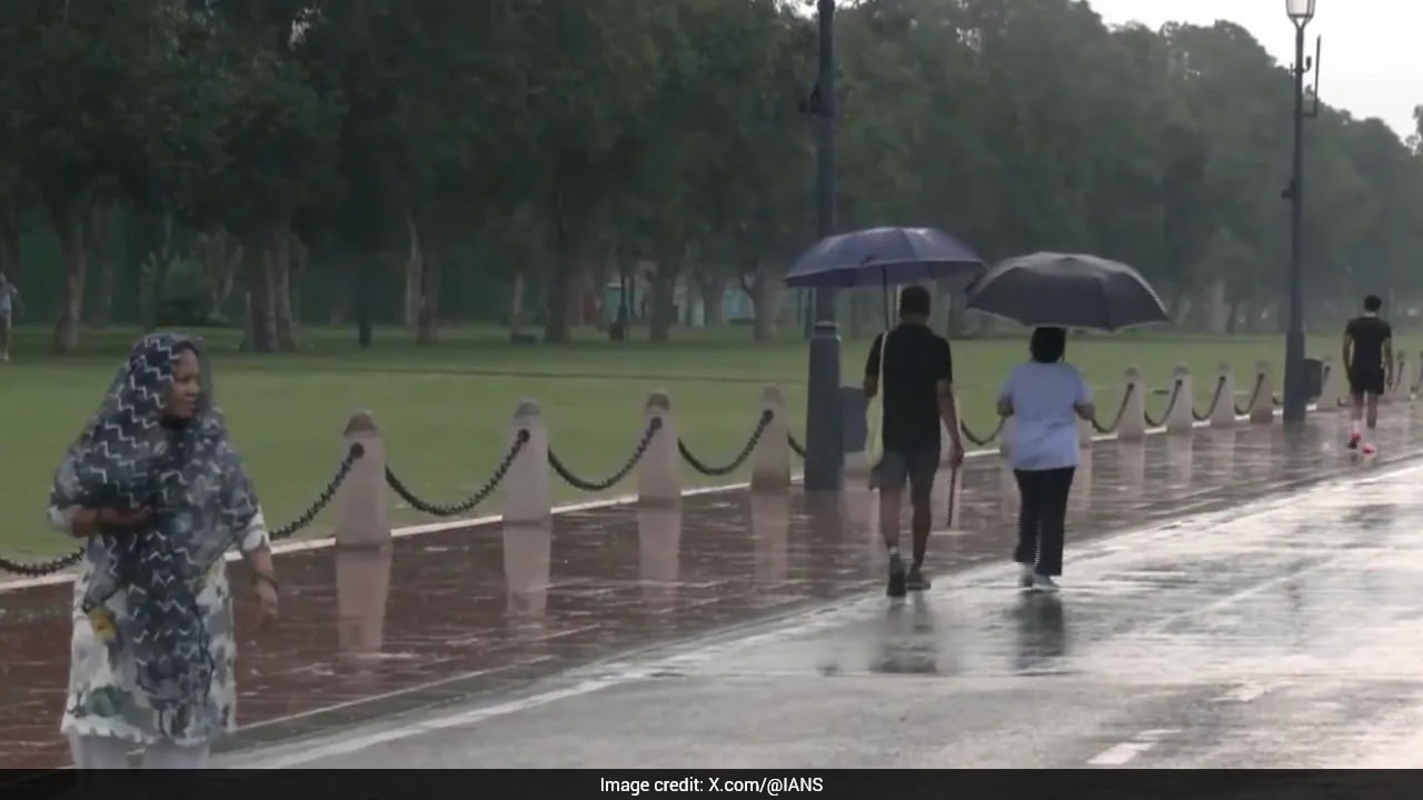 Delhi Wakes Up To Showers, Light Rain Recorded In Several Areas
