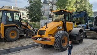 JCB बुलडोजर खरीदने पर कितनी देनी होगी EMI? हर महीने इतने लाख की होगी कमाई
