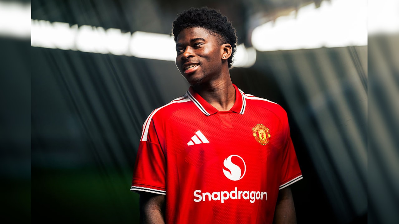 Manchester United Completes Signing Of Midfielder Carlos Baleba From Brighton