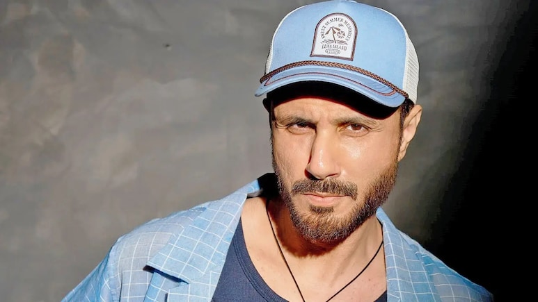 Meet Mustafa Zahid, The Pakistani Singer Behind <i>Awarapan 2's Tera Mera Rishta</i> And <i>Toh Phir Aao</i>