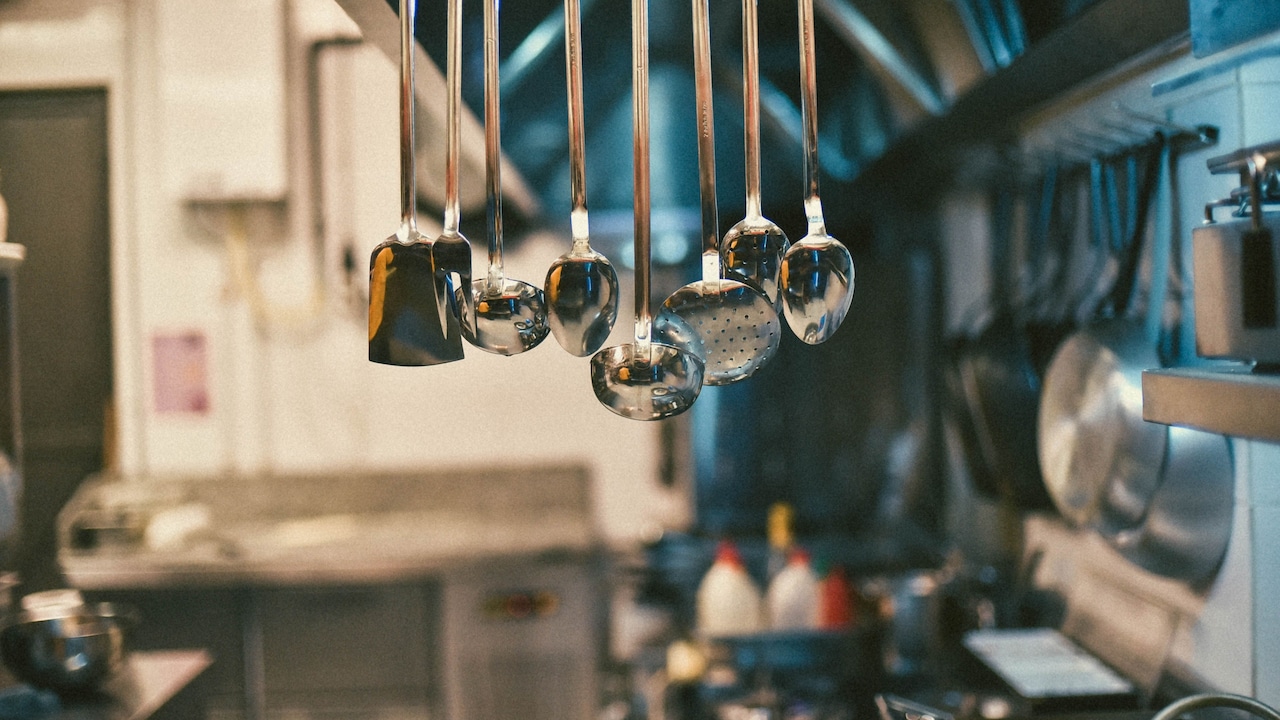 Does Silicone Really Resist Oil And Odours? 10 Kitchen-Tool Myths Explained