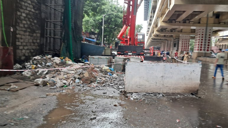 मेट्रो स्टेशन के पास गिरा ग्रेनाइट का स्लैब, ठेकेदार पर लगा 10 करोड़ का भारी जुर्माना