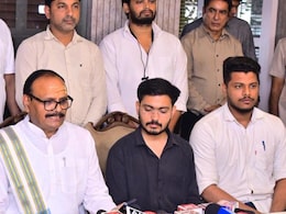 आरक्षण के खिलाफ आंदोलन करने वालों से मिले UP के डिप्टी सीएम ब्रजेश पाठक, साथ लेकर दिल्ली जाएंगे