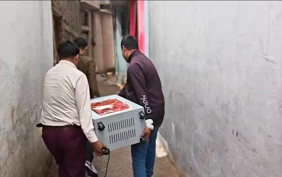 Sagar 3 Crore Cash Recovered: सागर के गोपालगंज थाना इलाके में सोशल मीडिया पर हथियार चमकाने वाले युवक के घर से पुलिस ने 3 करोड़ कैश बरामद किया है.में 
