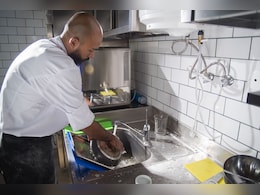 Fired Corporate Employee Takes Dishwashing Job To Avoid Feeling Useless: 'Not Doing For Money'