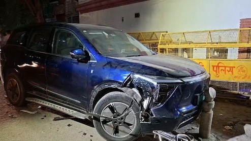 Delhi Woman Killed, Husband Injured After SUV Crashes Into Multiple Vehicles