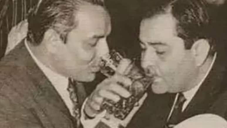 On Mukesh's 50th Death Anniversary, Neil Nitin Mukesh Shares Unseen Pics. Bonus: A 'Bottoms Up' Moment With Raj Kapoor