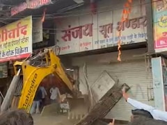 इंदौर के रानीपुरा मार्केट में नगर निगम का बड़ा एक्शन, दुकानों के बाहर बने अवैध निर्माणों पर चला बुलडोजर