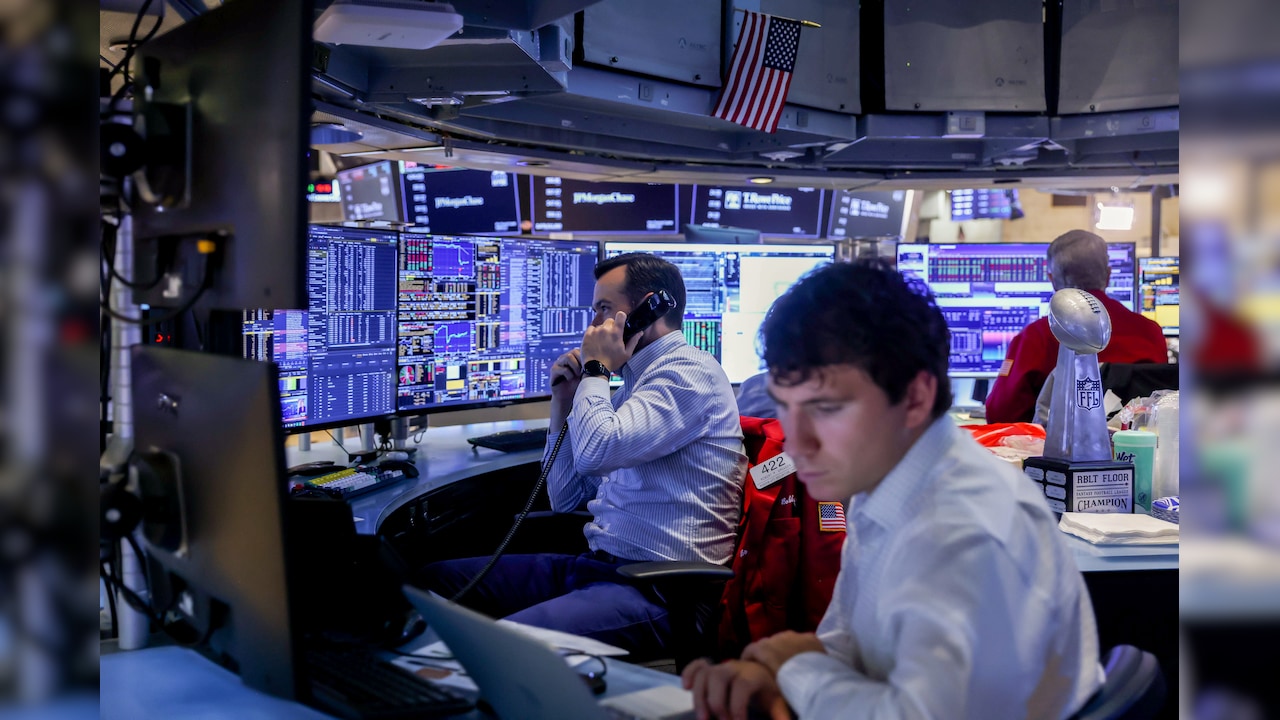 Wall Street Highlights: S&P 500, Nasdaq Extend Losses As Rate-Hike, Mideast Concerns Weigh