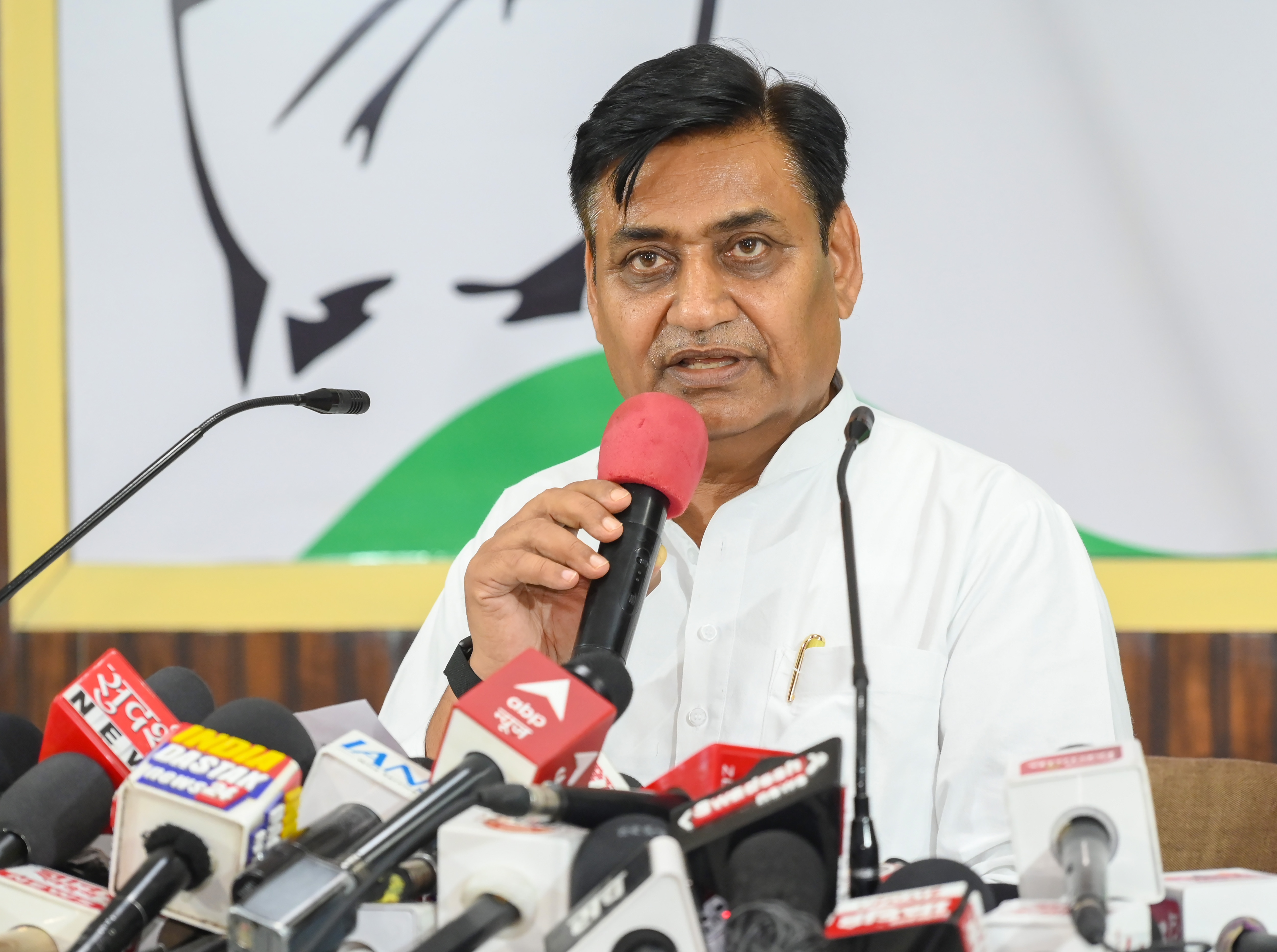 निकाय चुनाव: बगावत रोकने के लिए कांग्रेस का सीक्रेट प्लान, गहलोत-पायलट सुलझाएंगे फंसा हुआ पेंच