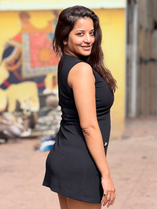 Monalisa’s Timeless Black Dress Moment