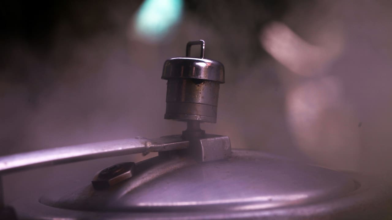 Always ensure that the cooker is not overfilled to the brim Always ensure that the cooker is not overfilled to the brim