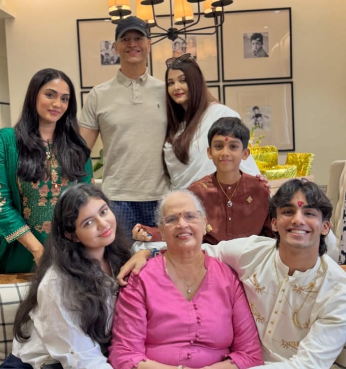 Inside Aishwarya Rai's Rakhi Celebrations With Brother Aditya And Family
