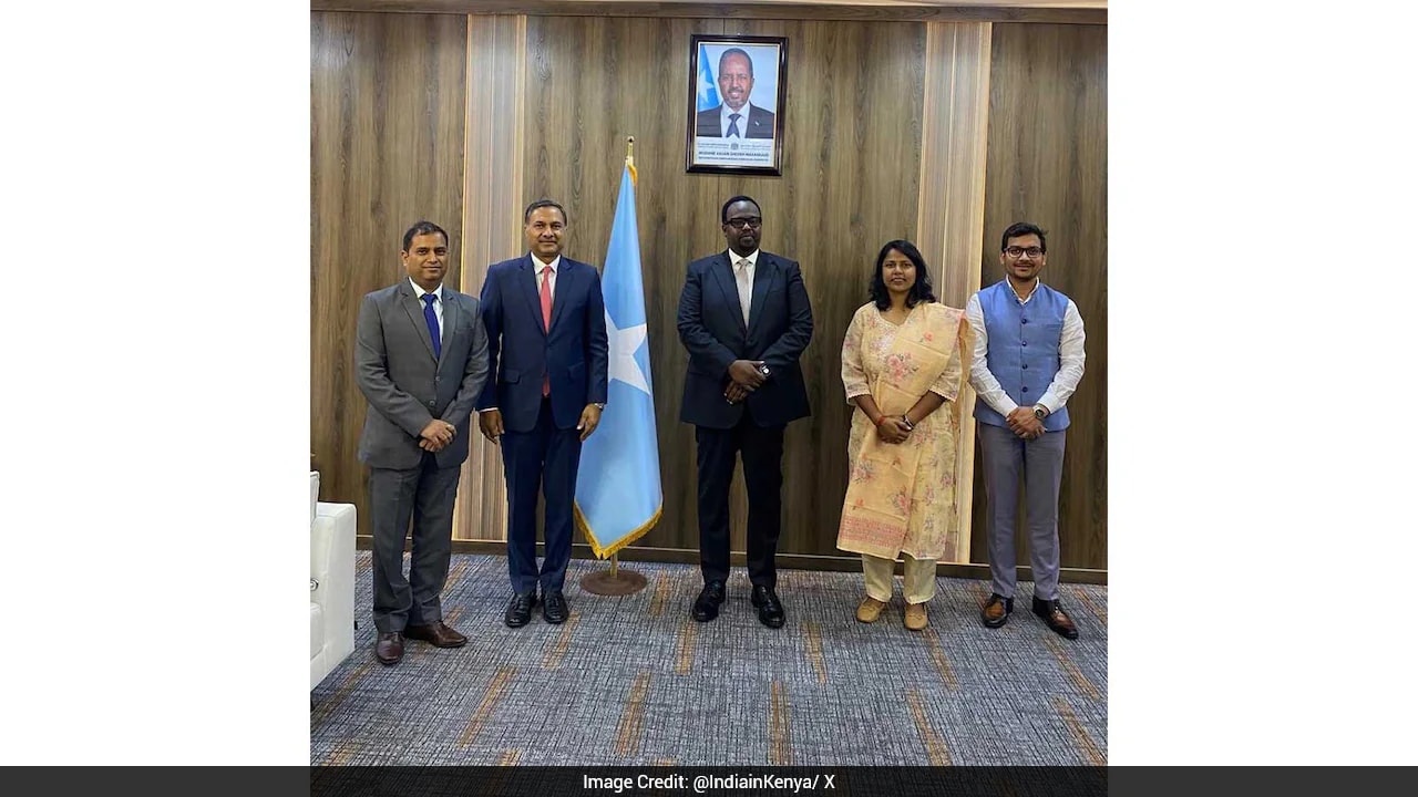 Indian Envoy Meets Somalia Deputy Prime Minister; Education Cooperation In Focus