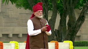PM Modi Pays Tribute To Mahatma Gandhi At Rajghat On Independence Day
