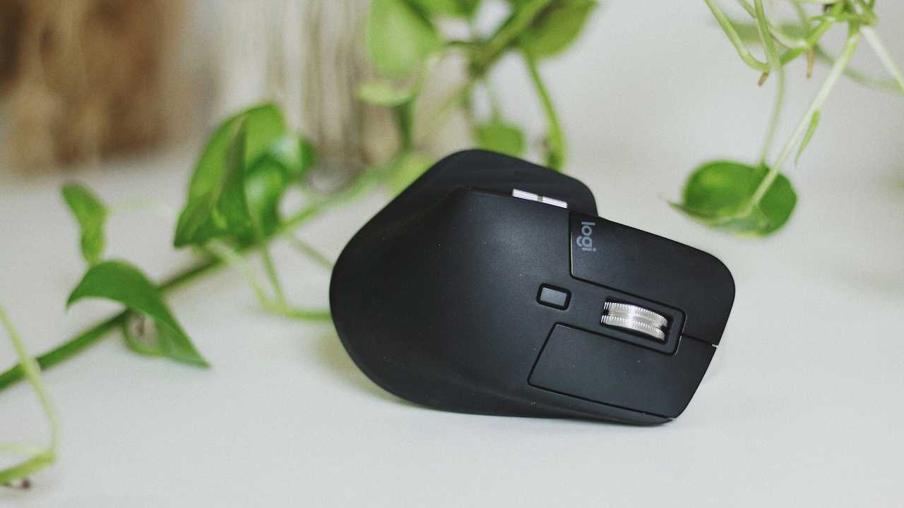 10 Reasons Your Wireless Mouse Lags Or Jumps On Glass Desks 10 Reasons Your Wireless Mouse Lags Or Jumps On Glass Desks