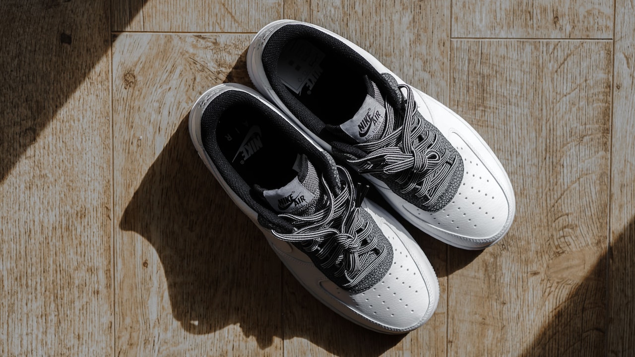 The sneakers have not become used to your walking pattern The sneakers have not become used to your walking pattern