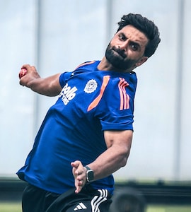 Ajit Agarkar, Gautam Gambhir Slammed For Picking Auqib Nabi As Replacement For Sri Lanka Tests