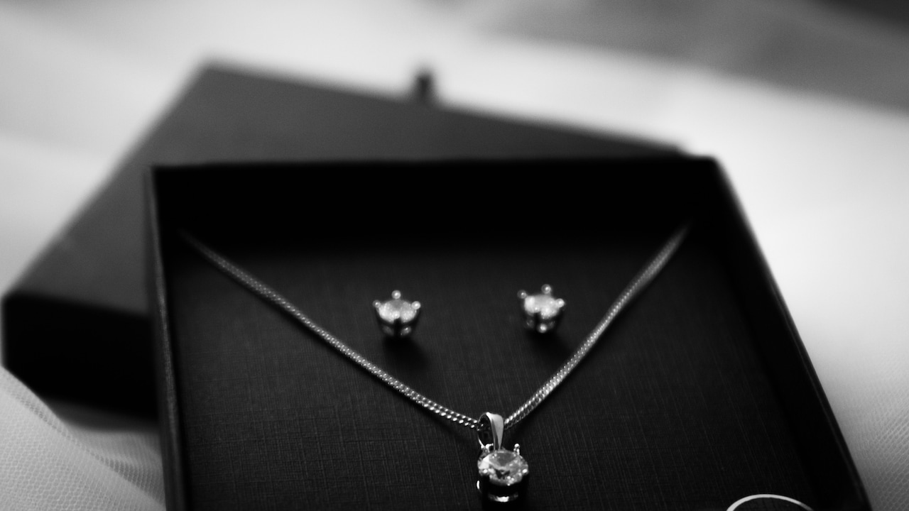 Amazon Great Freedom Sale: Silver Jewellery Under ₹900 For Everyday Styling And Gifting Amazon Great Freedom Sale: Silver Jewellery Under ₹900 For Everyday Styling And Gifting