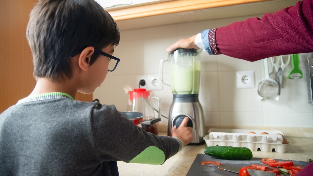 How To Blend Leafy Greens Without Foam: 10 Simple Fixes How To Blend Leafy Greens Without Foam: 10 Simple Fixes