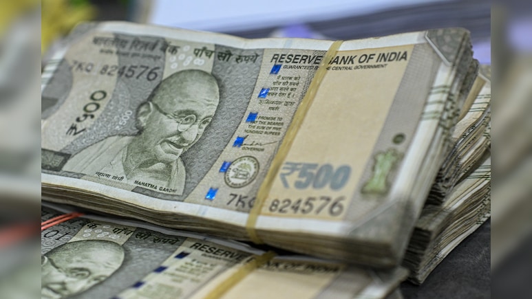 Traders Bet RBI Hold, Cash Boost To Steepen India Yield Curve