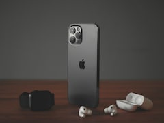 iPhone 2027: Apple Moves Forward With Curved Glass Design Despite Cancelation Rumours