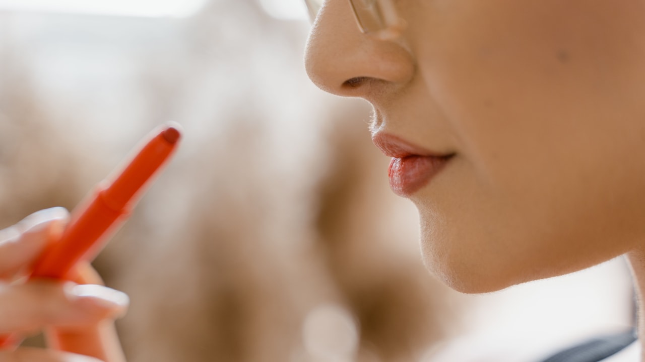 Heres why your lipstick sometimes bleed outside the