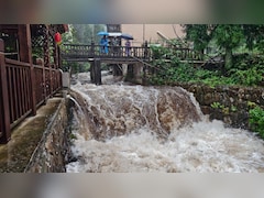 चीन में 6 हजार KM दूर से आए तूफान 'डॉल्फिन' का कहर, पानी में डूबे मकान, दिख रहा है रौद्र रूप, VIDEO