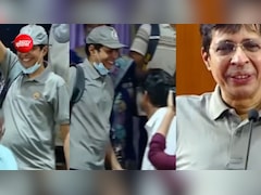 बैग टांगा, पहनी कैप... स्टूडेंट बनकर फ्रेशर्स पार्टी में पहुंचे IIT मद्रास के डायरेक्टर