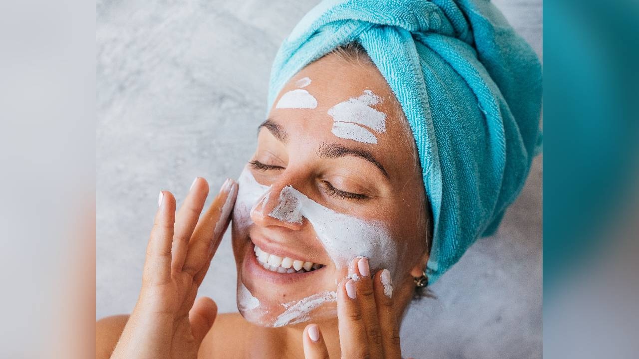 Face Wash से लेकर Hair Serum तक, Beauty Kit में जरूर शामिल करें ये शानदार प्रोडक्ट्स, कम प्राइस में करें ऑर्डर