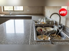 Kitchen Vastu: सिंक में जूठे बर्तनों के बीच रखी ये चीजें बढ़ा सकती हैं घर की परेशानी, आज ही हटाएं