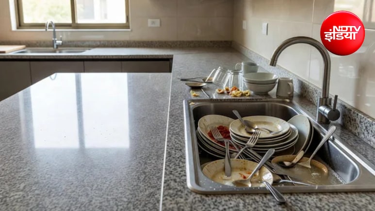 Kitchen Vastu: सिंक में जूठे बर्तनों के बीच रखी ये चीजें बढ़ा सकती हैं घर की परेशानी, आज ही हटाएं