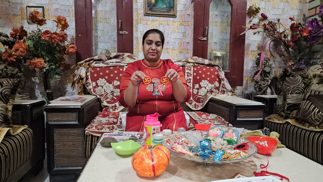ये हैं ईको-फ्रेंडली राखियां, इनसे उगा सकते हैं तुलसी के पौधे; ग्वालियर की महिलाएं गाय के गोबर से बना रहीं राखी