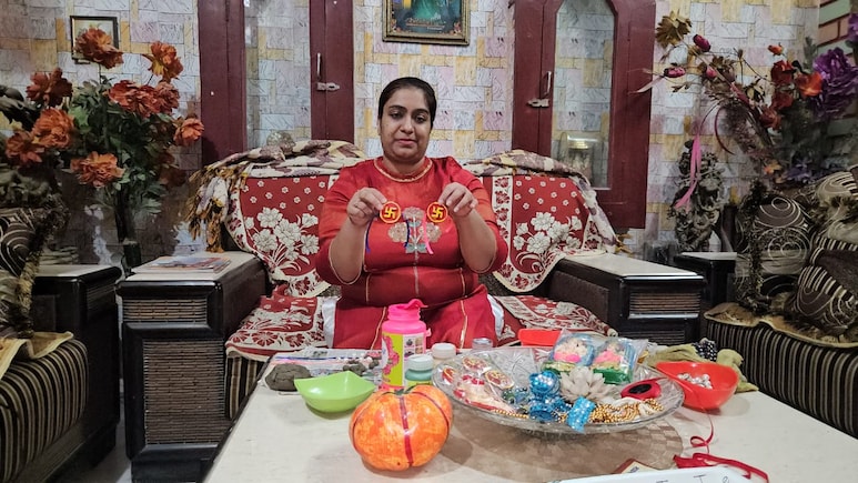ये हैं ईको-फ्रेंडली राखियां, इनसे उगा सकते हैं तुलसी के पौधे; ग्वालियर की महिलाएं गाय के गोबर से बना रहीं राखी