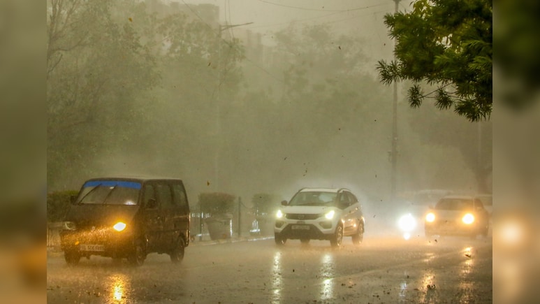 दिल्ली-NCR में दिन में ही छा गया अंधेरा, मॉनसूनी बारिश को लेकर बड़ा अलर्ट; क्या है IMD का अपडेट?