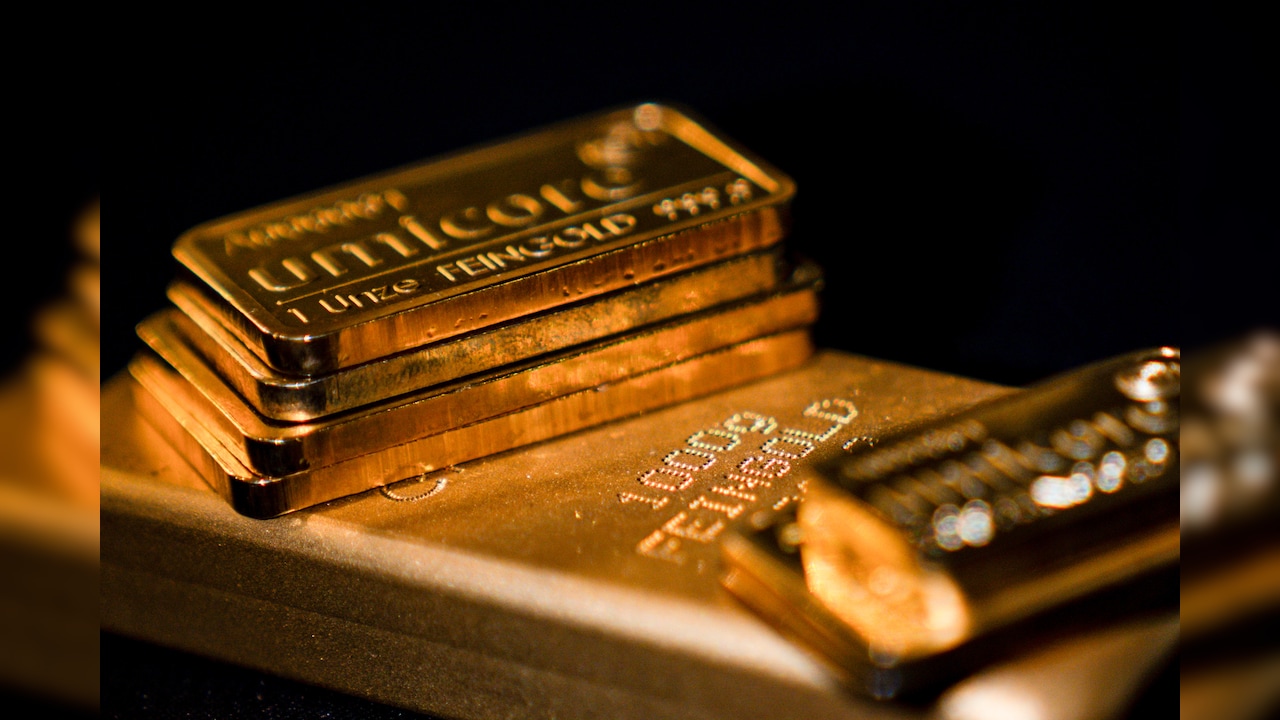 Gold Holds Five-Day Gain As Oil Drop Eases Inflation Concerns
