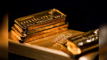 Gold Holds Five-Day Gain As Oil Drop Eases Inflation Concerns