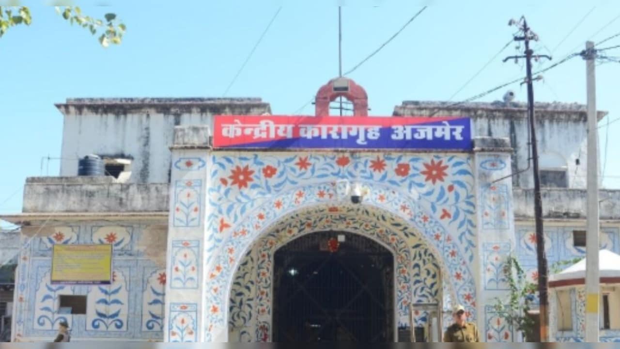 दो मह‍िला बंद‍ियों को अजमेर जेल से चुपचाप बाहर ले गए, कुछ घंटे बाद वापस लाया; जेलर और जेल प्रहरी पर केस