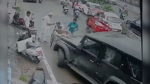 On Camera: Gangster Fleeing In Speeding Thar Rams Coconut Seller, Caught