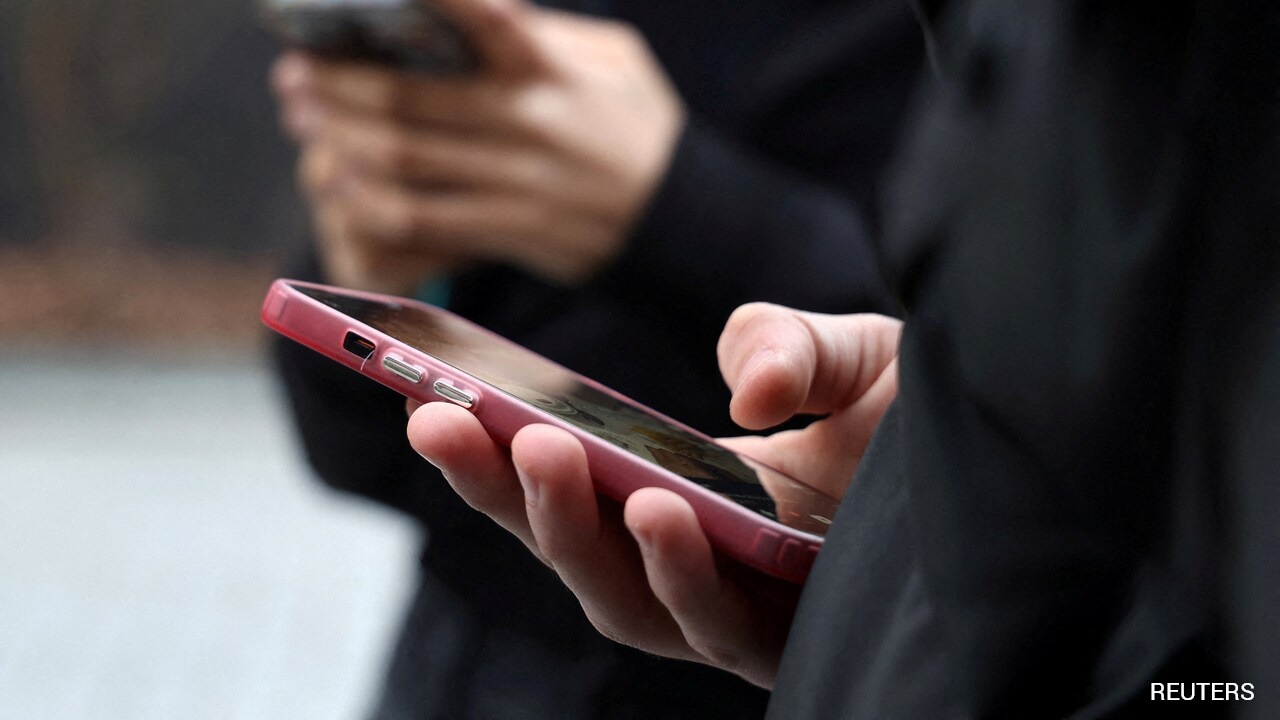 France's Top Court Blocks Under-15 Social Media Ban, Cites Free Speech
