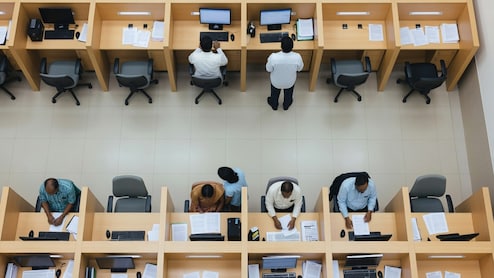 Private Banks Cut 13,000 Jobs Despite Opening New Branches. Here's Why