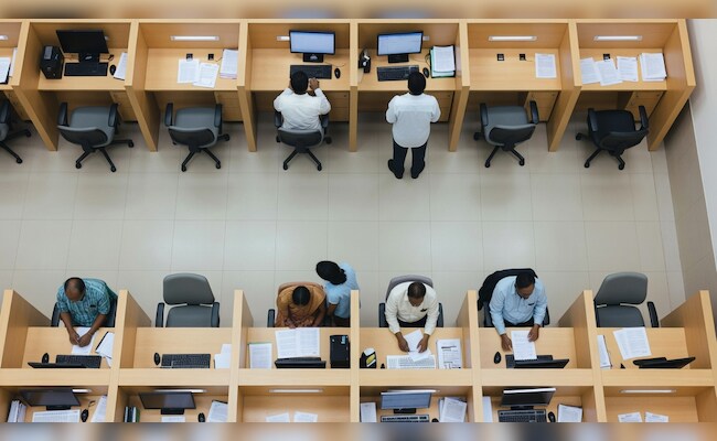 Private Banks Cut 13,000 Jobs Despite Opening New Branches. Here's Why