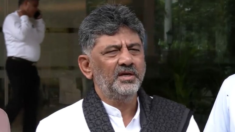नेपाल में फंसे कर्नाटक के 8 लोग, सीएम डीके शि&zwj;वकुमार ने अधि&zwj;कार&zwj;ियों संग की बैठक, हर संभव मदद का ऐलान