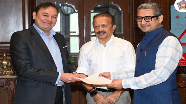 अदाणी फाउंडेशन ने मुंबई पुलिस को 100 नई गाड़ियों के लिए 15 करोड़ रुपये दिए: प्रणव अदाणी