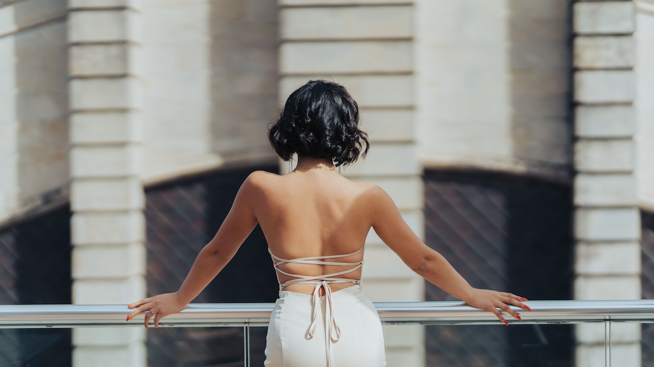 Backless tops every vacation lover needs for a stylish look