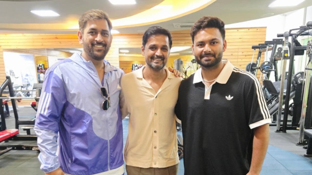 MS Dhoni Trains With Rishabh Pant. Ex-India Star's Viral Post Breaks The Internet