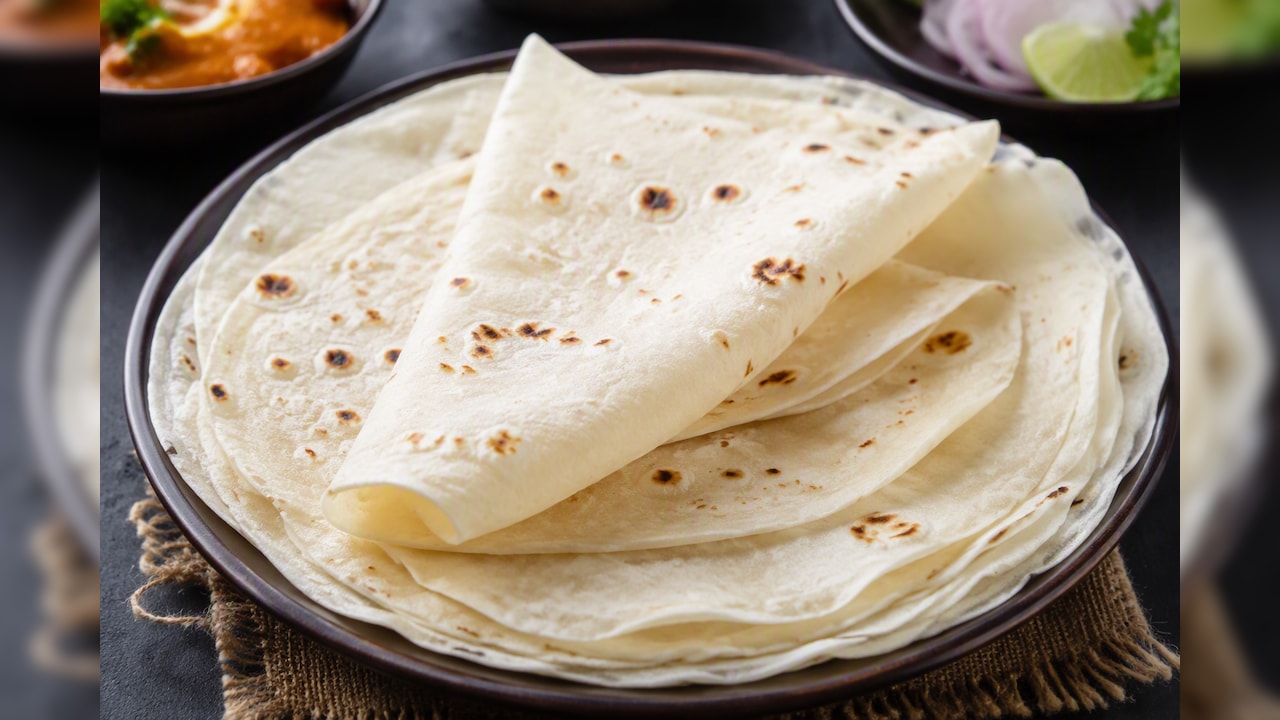 बिना तंदूर घर के तवे में बनाएं होटल जैसी रूमाली रोटी, बस अपनाएं ये आसान ट्रिक