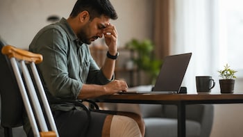 Surgery During Notice Period: Can Your Company Deny You WFH? Reddit Post Reveals HR Reaction